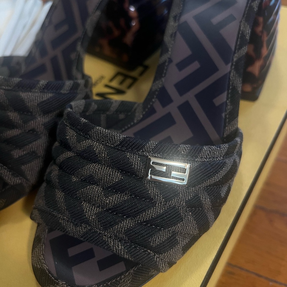 Fendi Brown Patterned Heels With Tortoiseshell Bl… - image 8